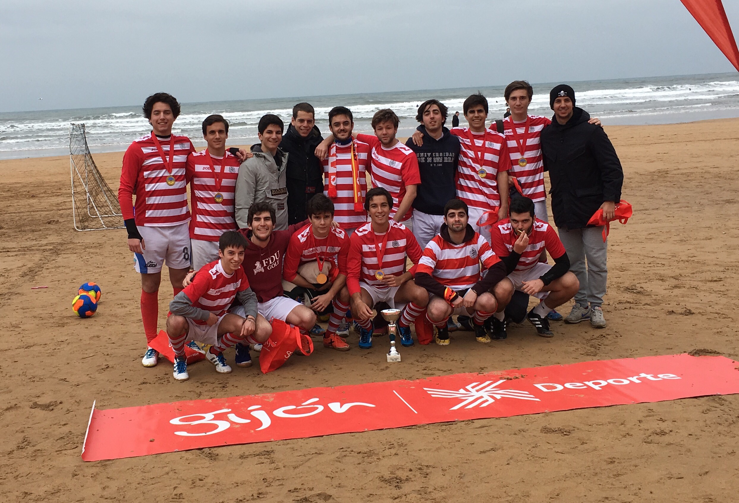 San Pablo campeón de futbol-playa en Gijón 